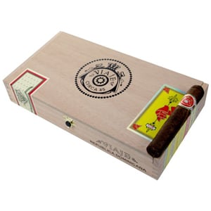 Viaje Circa 45 2016 Dominican Maduro No.2 Cigars