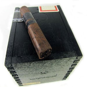 Viaje Skull and Bones Mystery Cigars